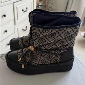 Tory Burch Navy and Cream Patterned Boots